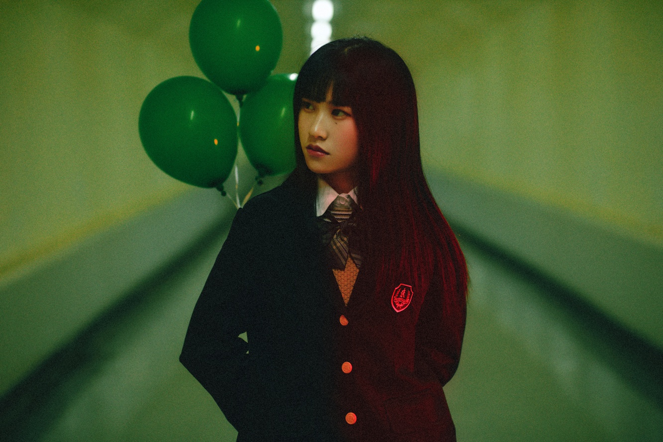 Emotional Fashion Scene Fashionable