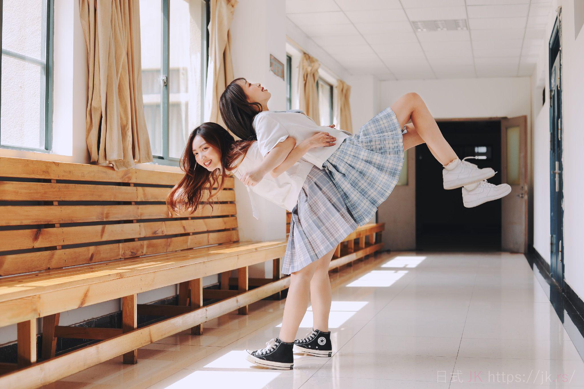 Discovering In Cheerful Style Student Fashion