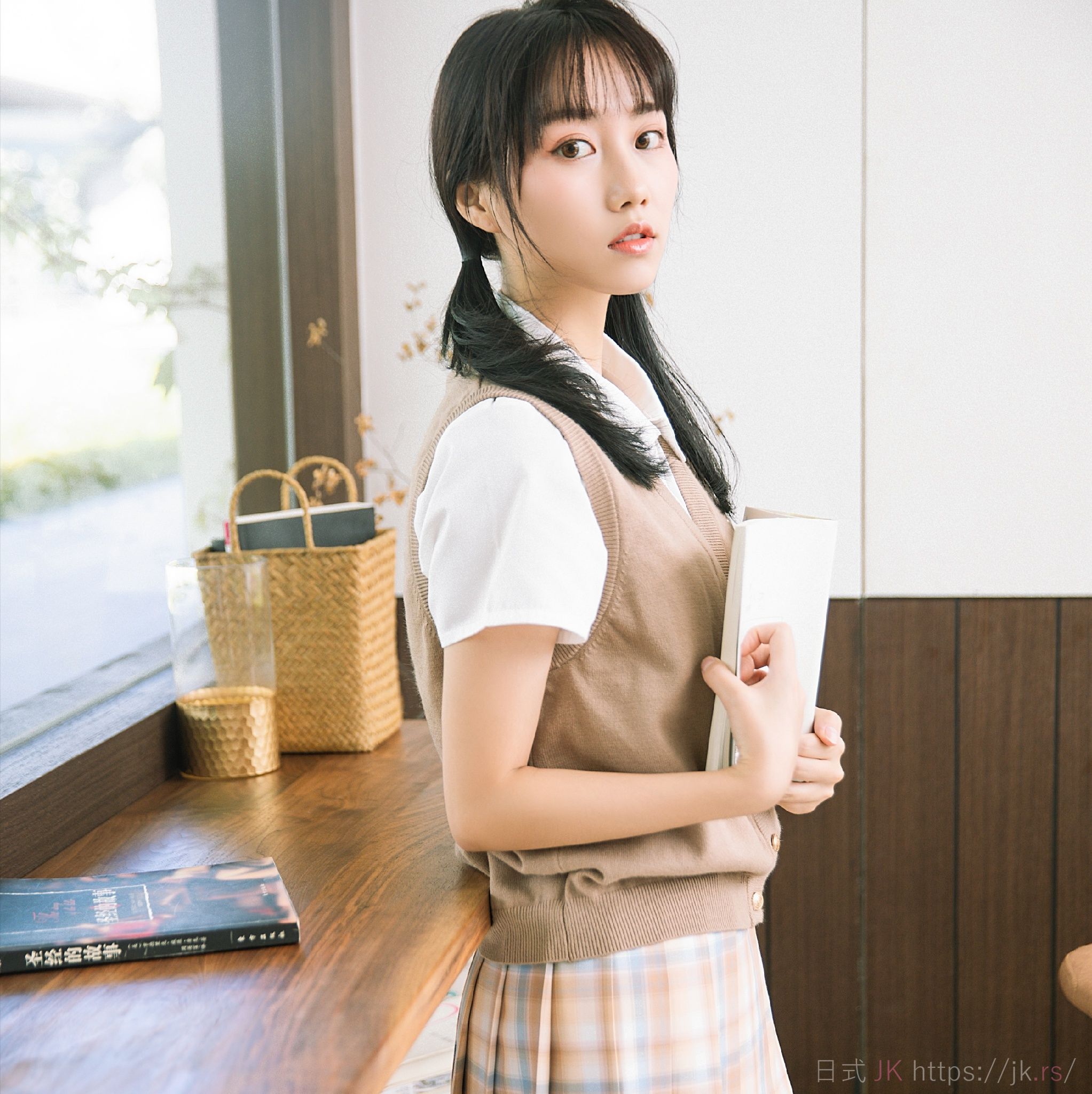 Professional Fashion Captures Academic Fashion