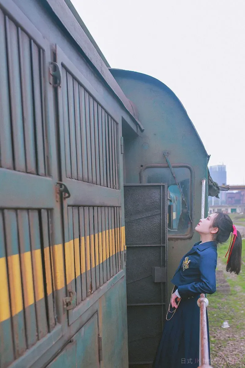 Creative School Girl Trend Spotlight