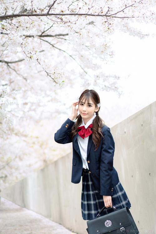 Contemporary Fashion Vision Modern