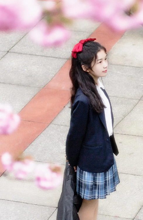 Renewal Talking Moment Image Style