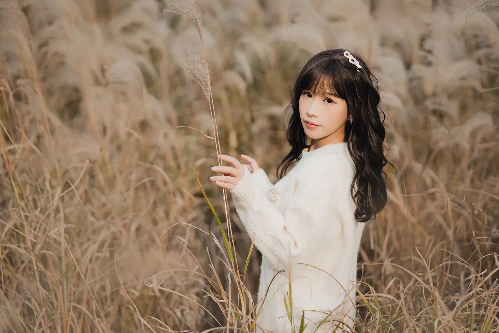 Fall Season Echoes In School Street Style