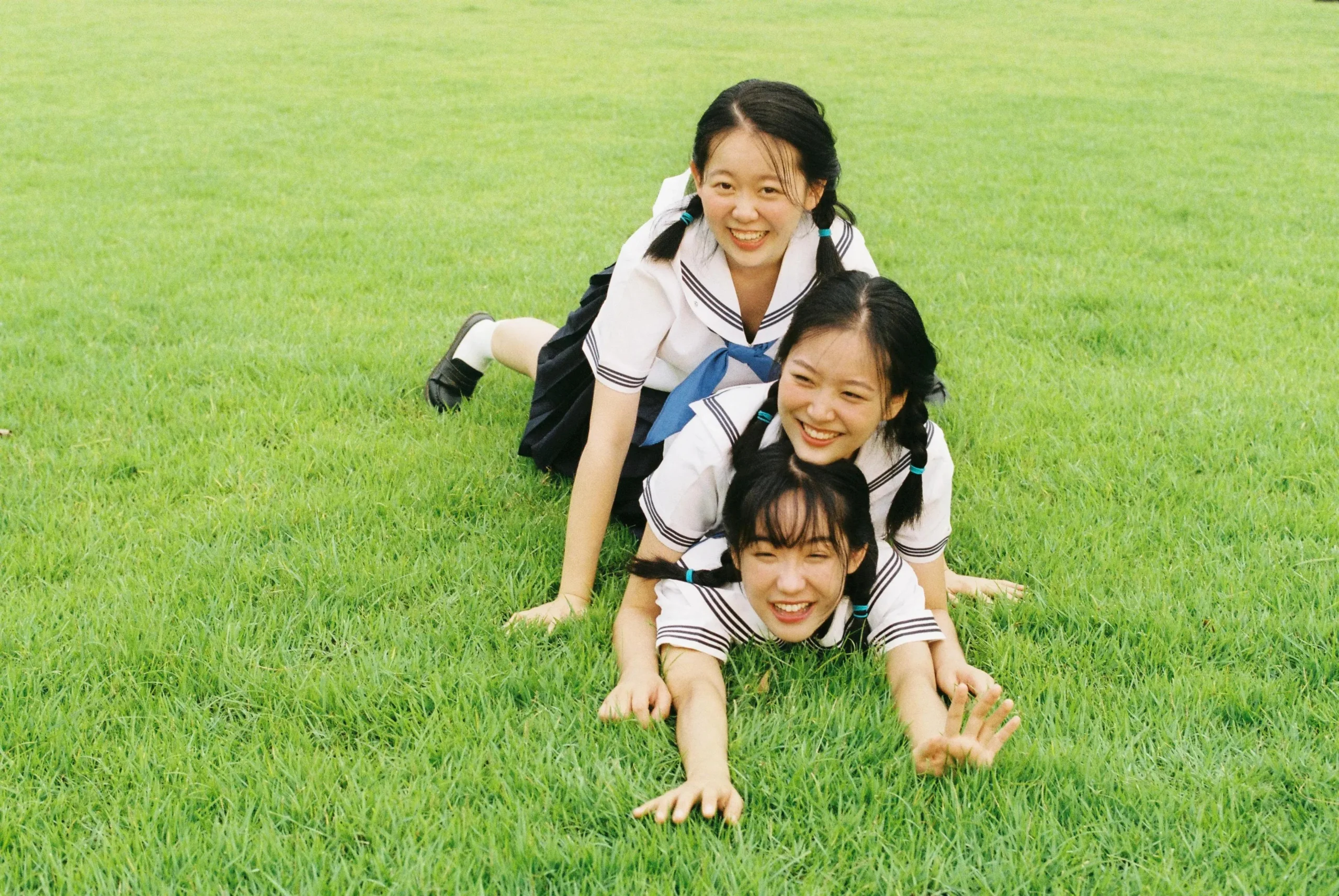 Trendy High School Academic Dress Spotlight