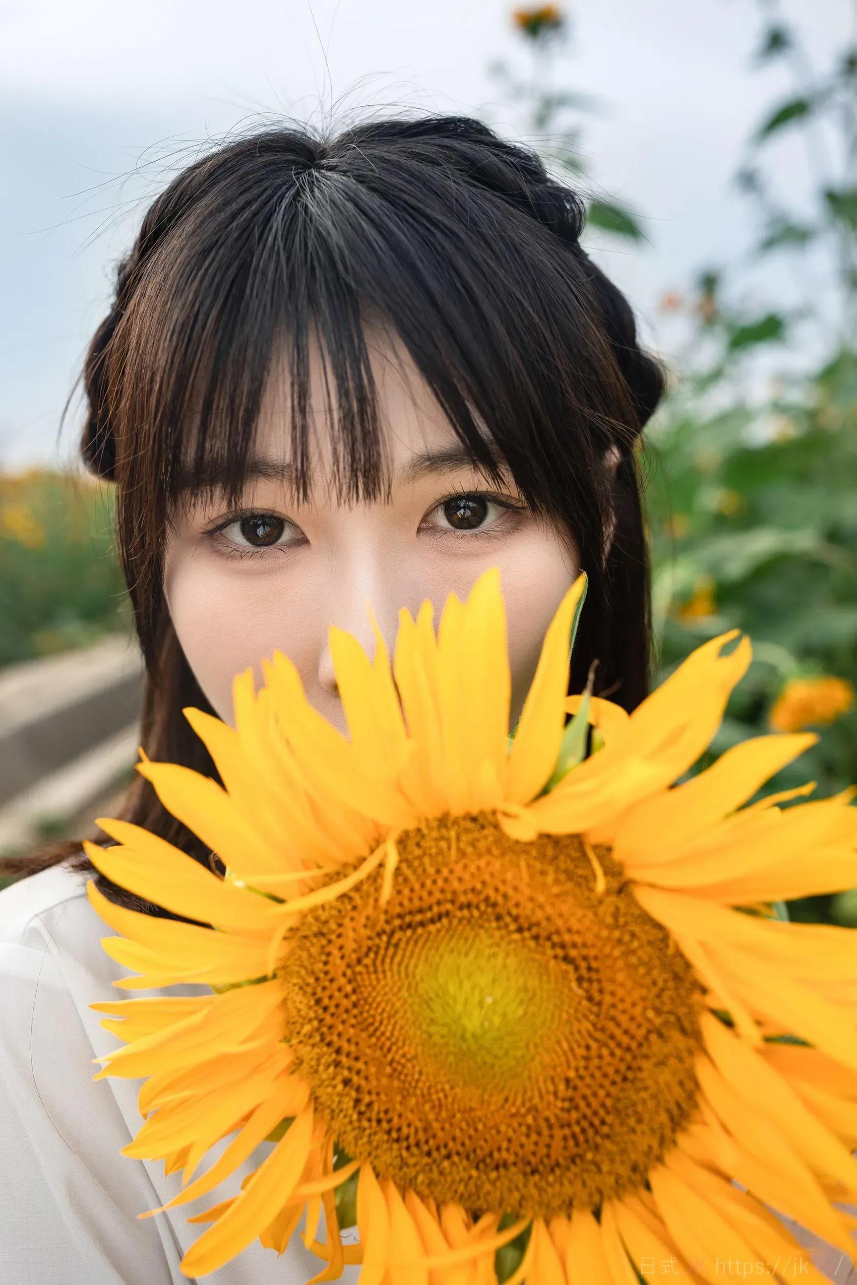 Fashion Graceful Classroom Scene