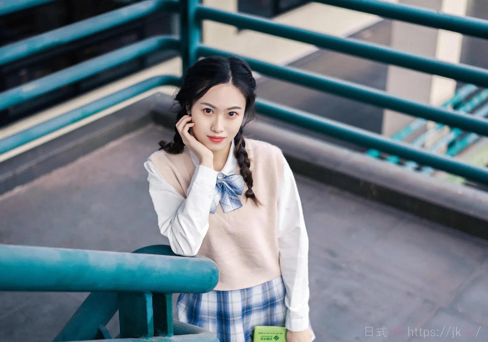 Watching In Student Style Vision