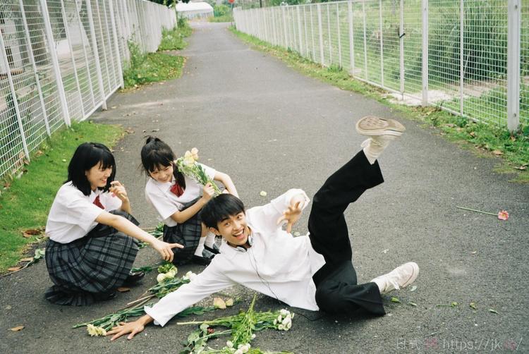 Professional Summer Captures Academic Fashion