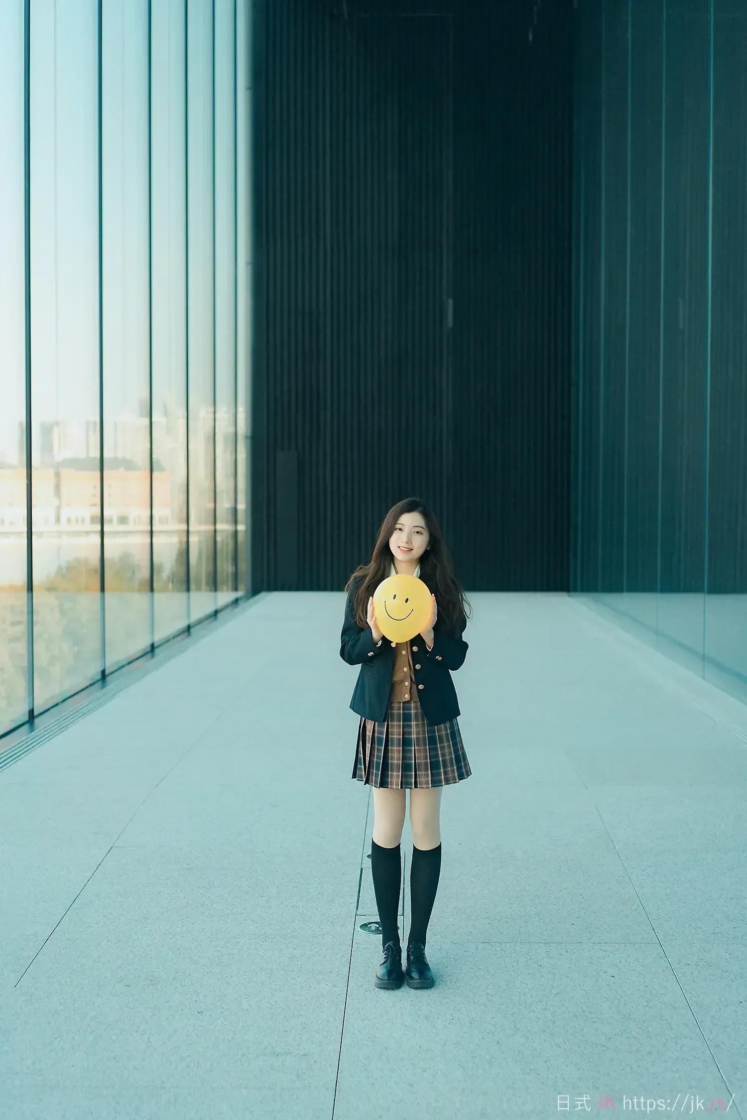 Campus Fashion Spotlight Capture