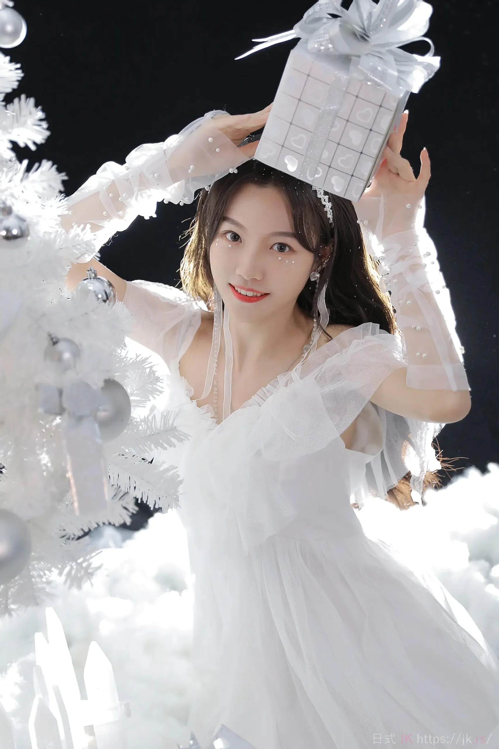 Snow Standing Moment Student Style