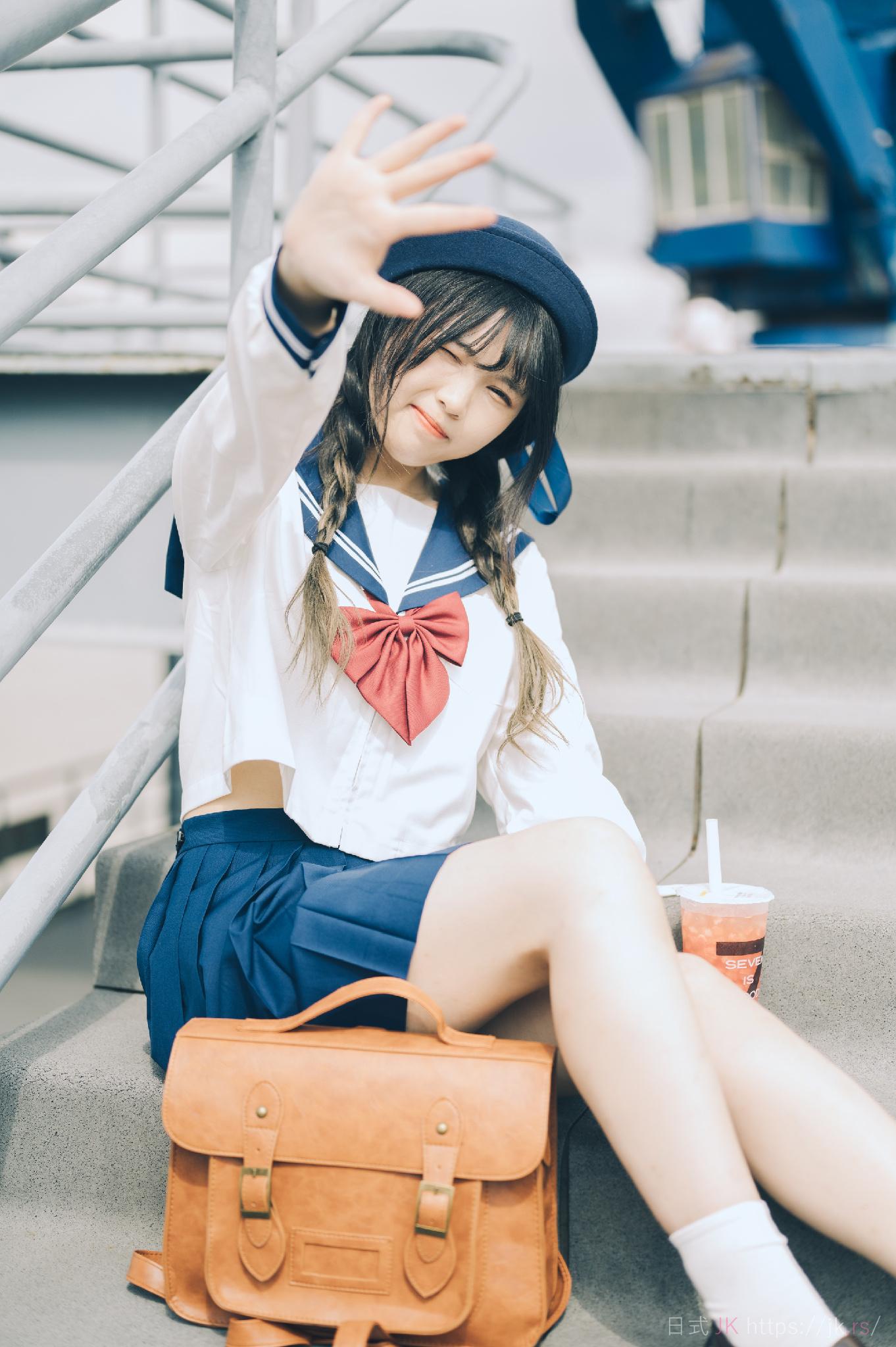 Minimalist Holiday Charm Appearance